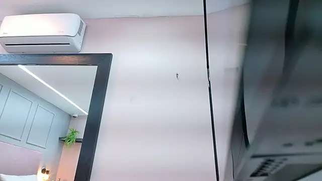 Camila Hill  online show from January 2026 01:16:01 PM