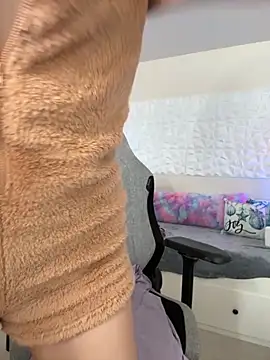 Snapshot of fantasyxwolf chatting on December 2025 12:10:01 PM fantasyxwolf online show from December 2025 12:10:01 PM