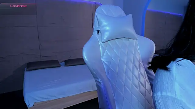 HannahMontgomery online show from December 2025 04:05:01 PM