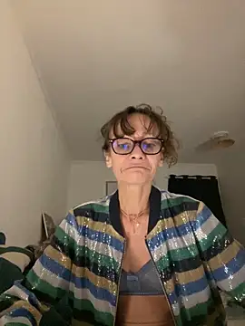 Chris06d22xh online show from October 2025 07:12:02 PM