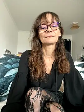 Chris06d22xh online show from November 2025 03:23:01 PM