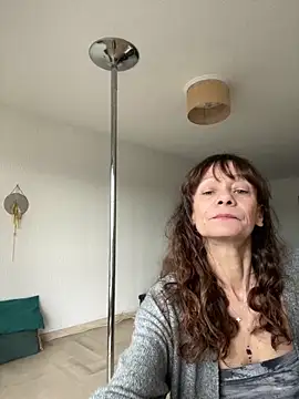 Chris06d22xh online show from February 2026 03:32:02 PM