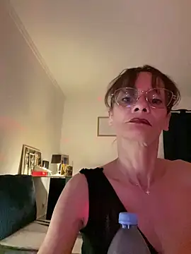 Chris06d22xh online show from June 2026 09:52:01 PM