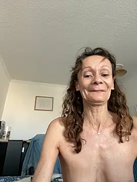 Chris06d22xh online show from June 2026 05:45:01 AM