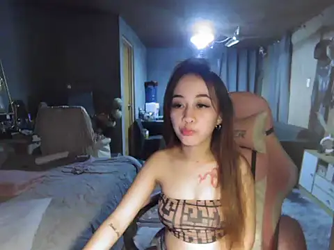 Yummiiieee28 online show from October 2025 02:30:01 PM