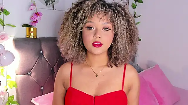 isajonnes18 online show from October 2025 11:56:02 PM