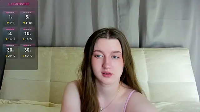 Snapshot of MissFoxy_Ti chatting on October 2025 01:37:02 AM MissFoxy Ti online show from October 2025 01:37:02 AM