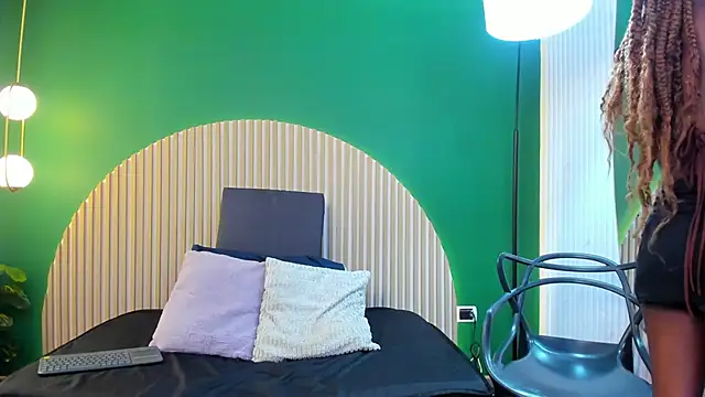 halleylorens online show from December 2025 07:20:02 PM