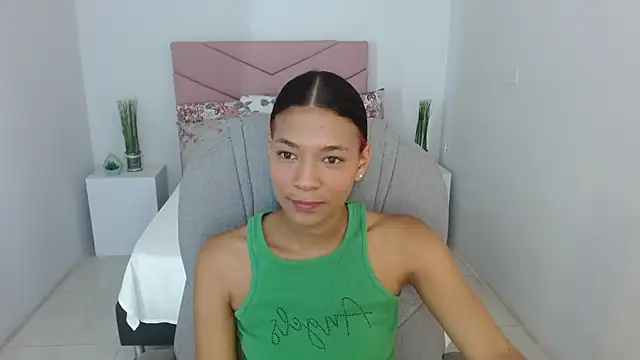 Snapshot of SarayVega_ chatting on September 2025 06:51:01 PM SarayVega online show from September 2025 06:51:01 PM