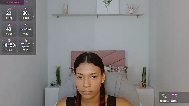 Snapshot of SarayVega_ chatting on October 2025 07:12:02 PM SarayVega online show from October 2025 07:12:02 PM