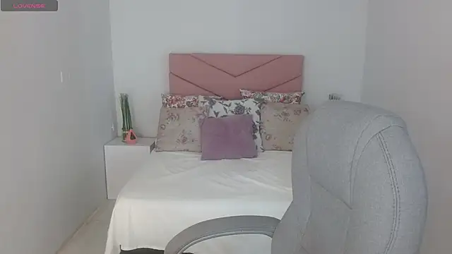 Snapshot of SarayVega_ chatting on October 2025 07:27:01 PM SarayVega online show from October 2025 07:27:01 PM