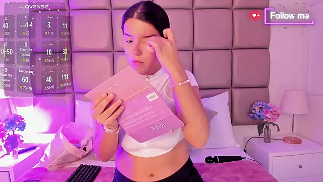 Snapshot of MiaMillers1 chatting on January 2026 11:25:01 AM MiaMillers1 online show from January 2026 11:25:01 AM