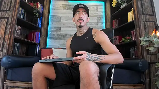 Donovan Desmond online show from November 2025 08:41:01 PM