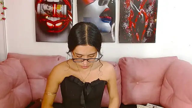 Miahotcs1 online show from April 2026 04:12:01 PM