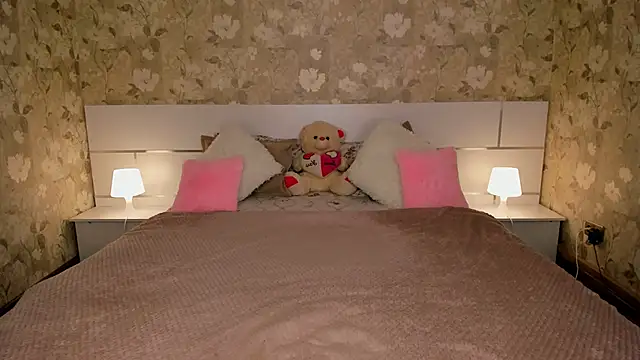 mishapallmer online show from April 2026 03:06:01 AM