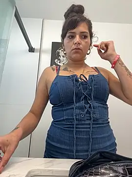 Snapshot of intoxicated13 chatting on November 2025 04:20:02 PM intoxicated13 online show from November 2025 04:20:02 PM