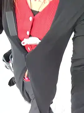 pink-mai online show from November 2025 11:47:02 PM