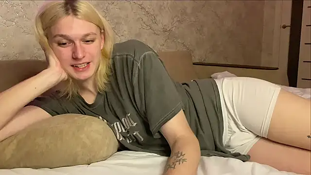 Snapshot of evelina228 chatting on November 2025 09:06:02 PM evelina228 online show from November 2025 09:06:02 PM