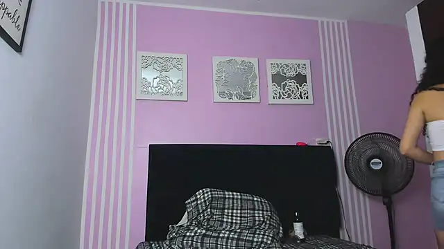 Snapshot of Horny_firecouple chatting on September 2025 01:44:02 PM Horny firecouple online show from September 2025 01:44:02 PM