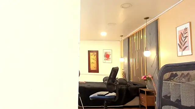 OliviGrace online show from March 2026 09:11:01 PM