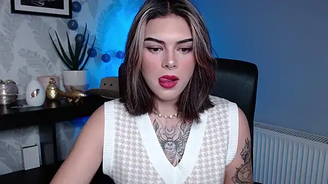 Snapshot of Nova_SIN chatting on November 2025 06:12:01 AM Nova SIN online show from November 2025 06:12:01 AM