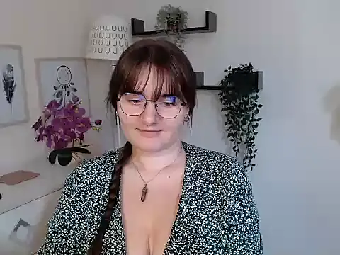 Snapshot of Julie_Diamond chatting on September 2025 12:39:01 PM Julie Diamond online show from September 2025 12:39:01 PM