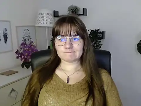 Snapshot of Julie_Diamond chatting on September 2025 12:40:01 PM Julie Diamond online show from September 2025 12:40:01 PM