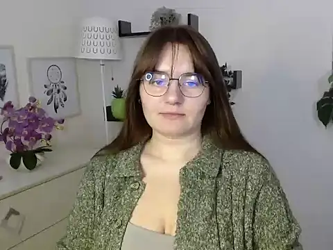 Snapshot of Julie_Diamond chatting on October 2025 12:36:01 PM Julie Diamond online show from October 2025 12:36:01 PM
