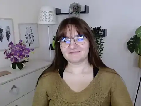 Snapshot of Julie_Diamond chatting on October 2025 12:30:02 PM Julie Diamond online show from October 2025 12:30:02 PM