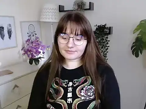 Snapshot of Julie_Diamond chatting on October 2025 12:27:01 PM Julie Diamond online show from October 2025 12:27:01 PM