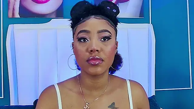 Snapshot of AngelaRoberts chatting on October 2025 04:04:01 AM AngelaRoberts online show from October 2025 04:04:01 AM