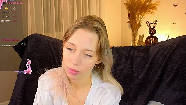 NyxaThorn online show from November 2025 02:38:01 PM