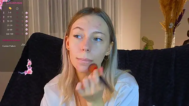 NyxaThorn online show from November 2025 02:39:01 PM