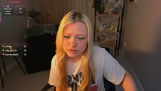 Millie Vanillies online show from October 2025 08:30:01 PM