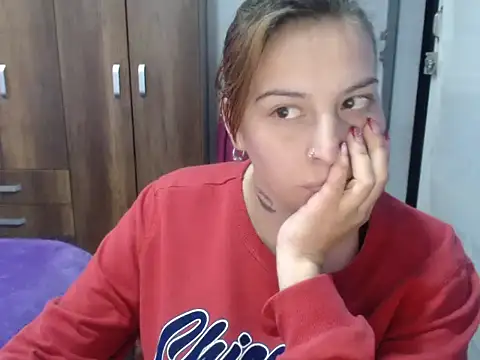 cloequeen15 online show from October 2025 06:50:01 PM