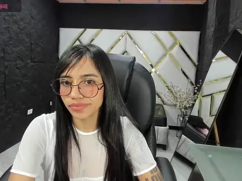 Snapshot of hazel_18_ chatting on May 2026 05:51:01 PM hazel 18 online show from May 2026 05:51:01 PM