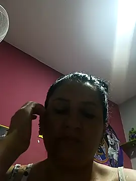 Snapshot of Titiss8921 chatting on October 2025 01:09:02 PM Titiss8921 online show from October 2025 01:09:02 PM