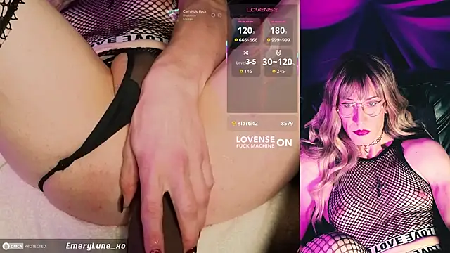 Snapshot of EmeryLune_xo chatting on January 2026 06:37:02 AM EmeryLune xo online show from January 2026 06:37:02 AM