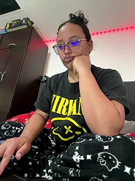 Snapshot of angels_evil chatting on November 2025 10:15:02 AM angels evil online show from November 2025 10:15:02 AM