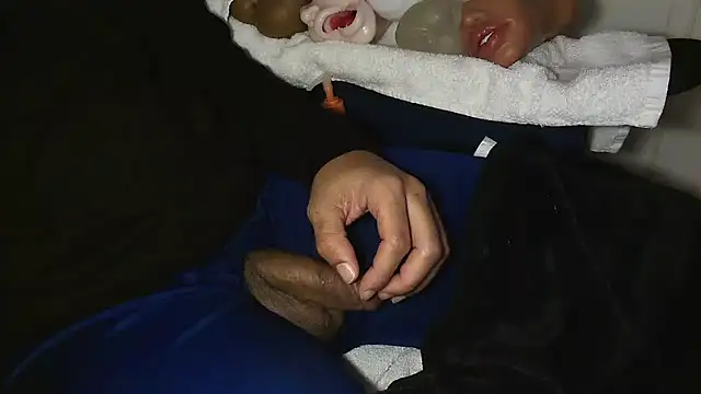 Snapshot of GRiZZLYBONE chatting on February 2026 07:13:02 AM GRiZZLYBONE online show from February 2026 07:13:02 AM