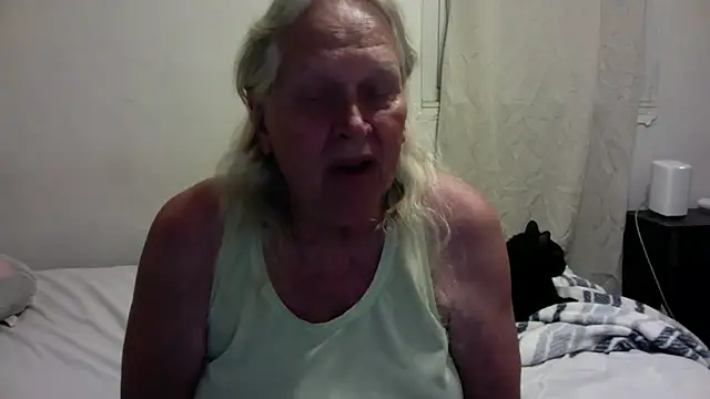 OldLadySara online show from October 2025 12:33:02 AM
