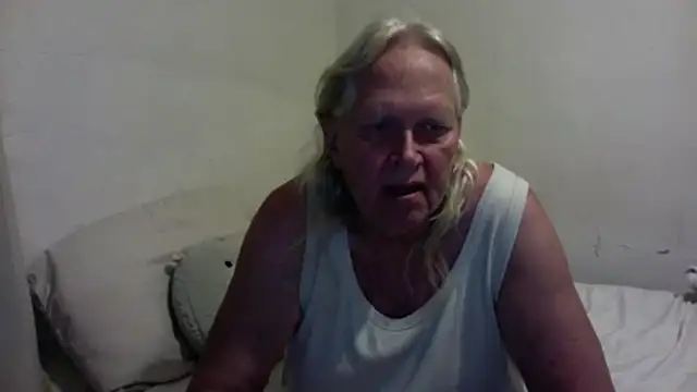 OldLadySara online show from October 2025 01:38:01 AM