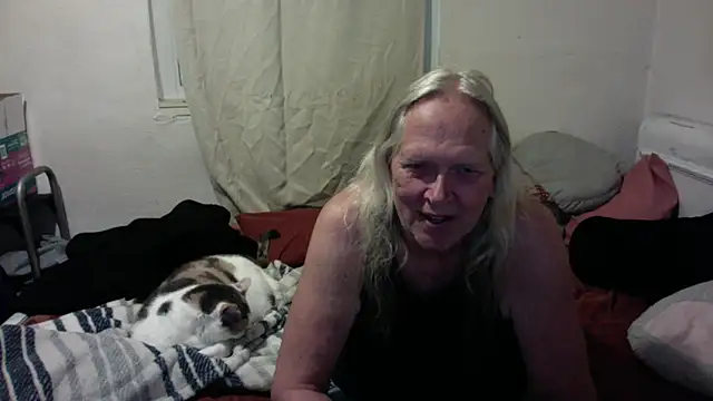 OldLadySara online show from May 2026 11:29:02 AM