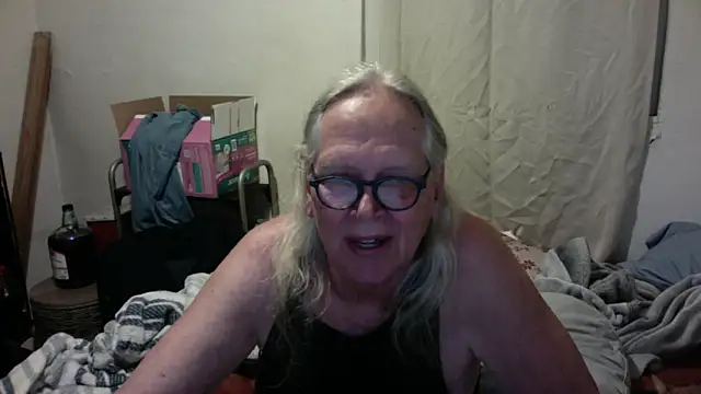 OldLadySara online show from May 2026 06:33:01 AM