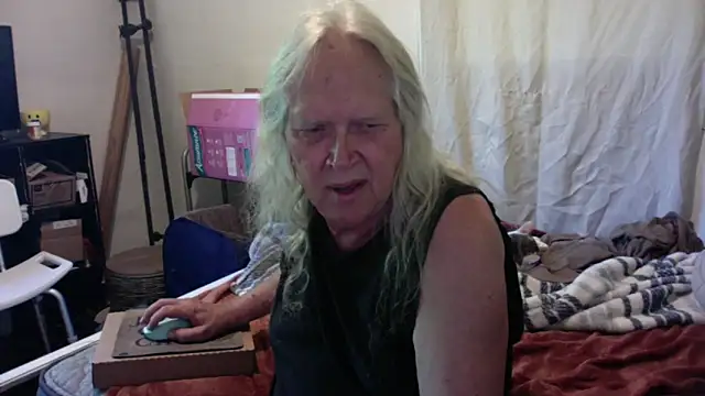 OldLadySara online show from June 2026 12:36:01 PM