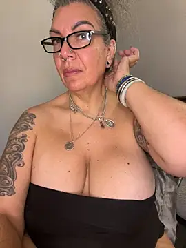 dieseldame1313 online show from November 2025 09:42:02 AM