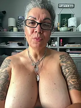 dieseldame1313 online show from July 2026 01:50:01 PM