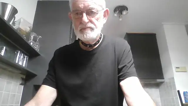 ewaldwillems99 online show from October 2025 02:40:01 PM