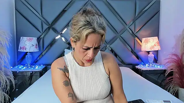 Alisson Milf online show from January 2026 01:04:01 PM