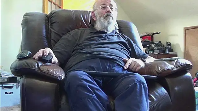 Snapshot of janzer13 chatting on May 2026 01:19:01 PM janzer13 online show from May 2026 01:19:01 PM